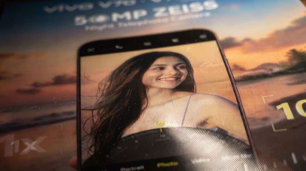 Vivo V70 Lenticular Display 4